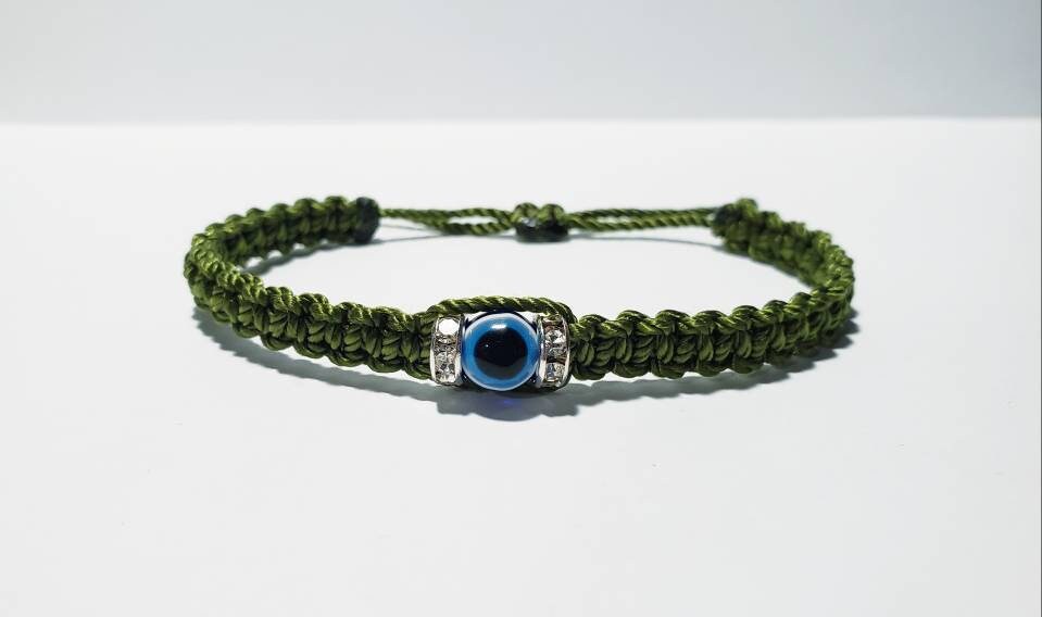 Evil eye amulet bracelet, beautiful green string evil eye bracelet, evil eye wristband, evil eye protection, good luck charm, adjustable