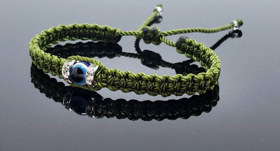 Evil eye amulet bracelet, beautiful green string evil eye bracelet, evil eye wristband, evil eye protection, good luck charm, adjustable