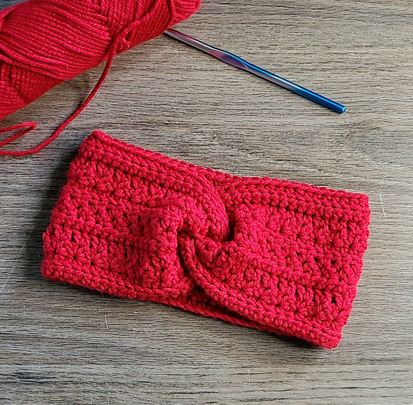 Women's textured crochet earwarmer