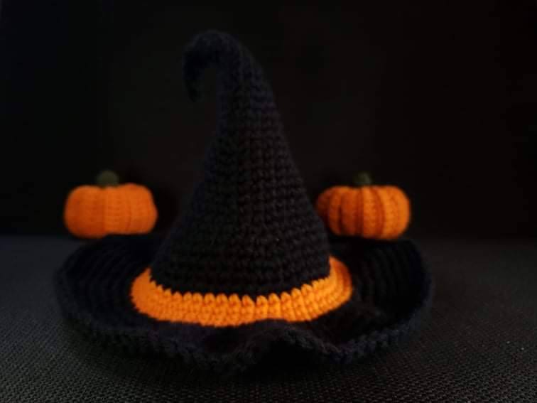 Set of pumpkins with witch hat Halloween decor