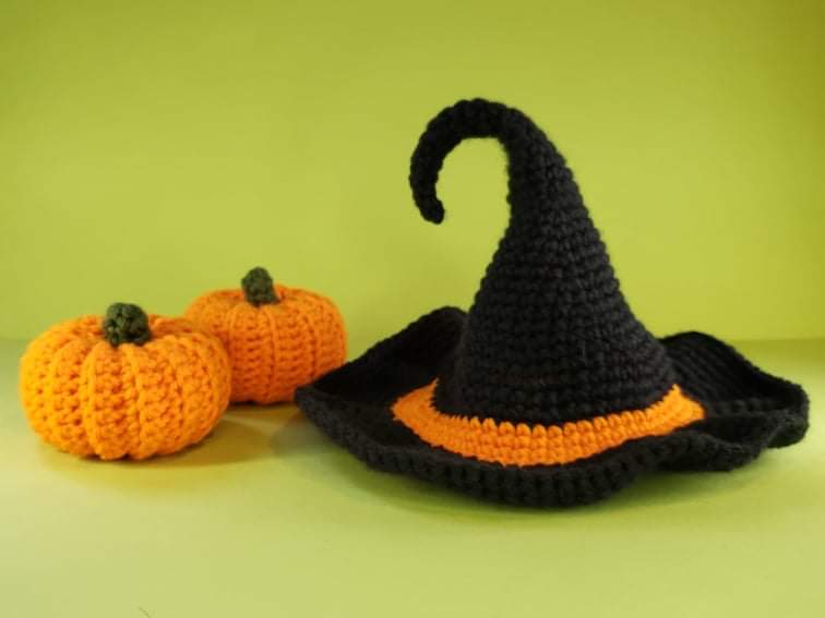 Set of pumpkins with witch hat Halloween decor