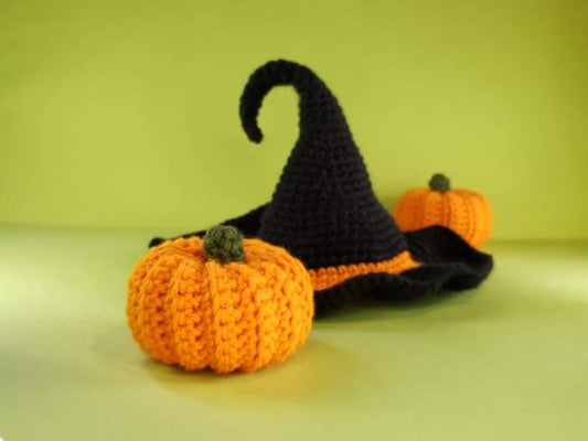 Set of pumpkins with witch hat Halloween decor